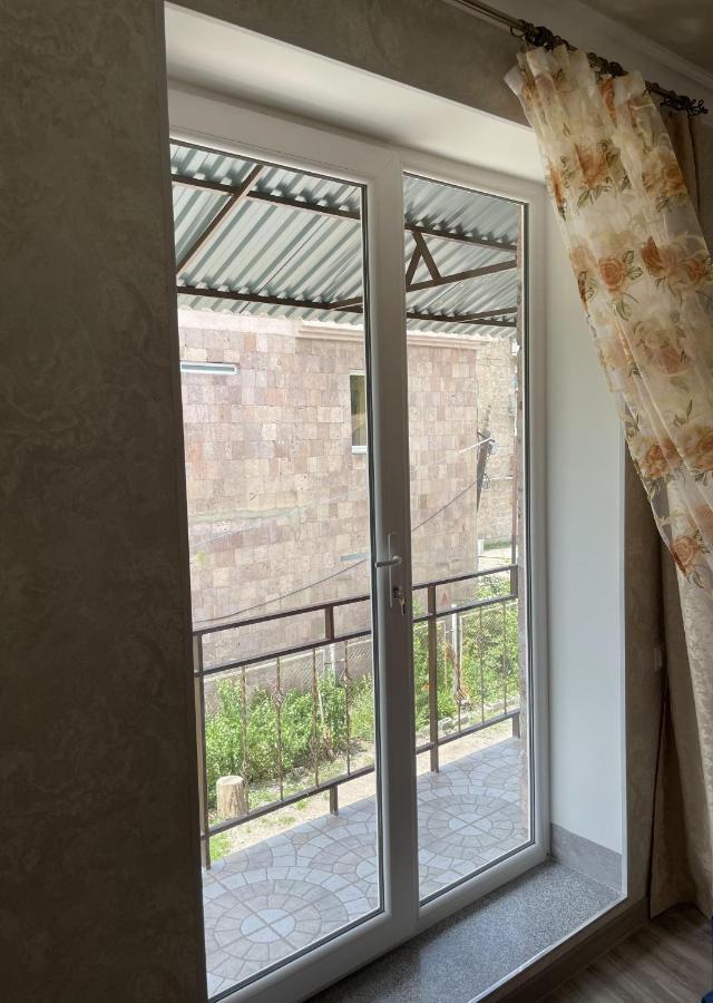Armani Guest House Martuni Exterior photo